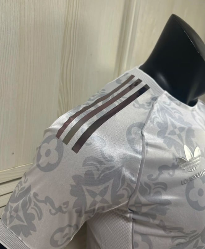 Real Madrid Galaxy Light Special Player Jersey 25/26