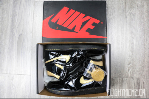 Air Jordan 1 Retro High OG in Black/Metallic Gold 2020