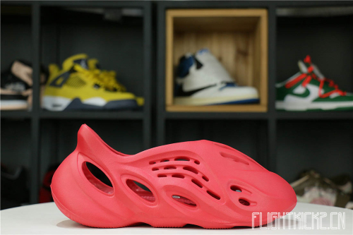 Yeezy Foam RNNR Vermillion(LN5 A1 Batch)