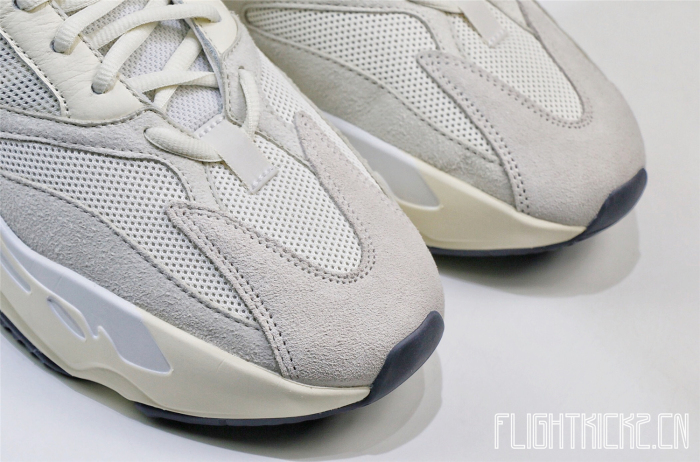 Yeezy Boost 700   Analog  2019