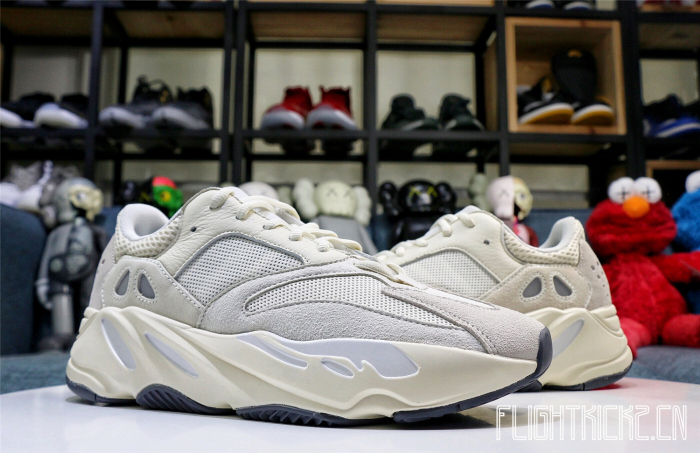 Yeezy Boost 700   Analog  2019