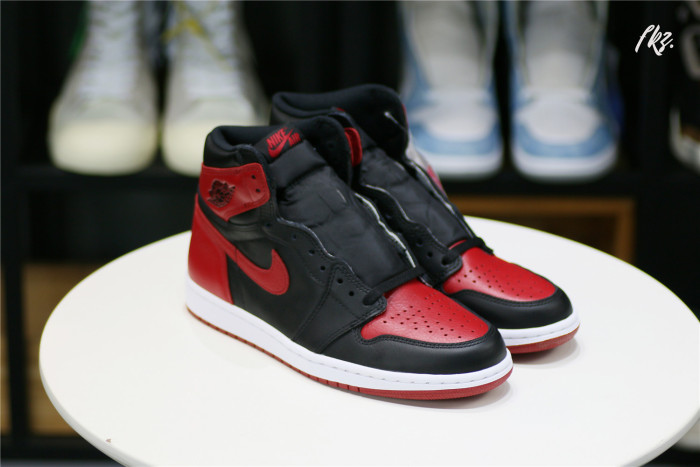 Air Jordan 1 Retro High   Banned  (GS)