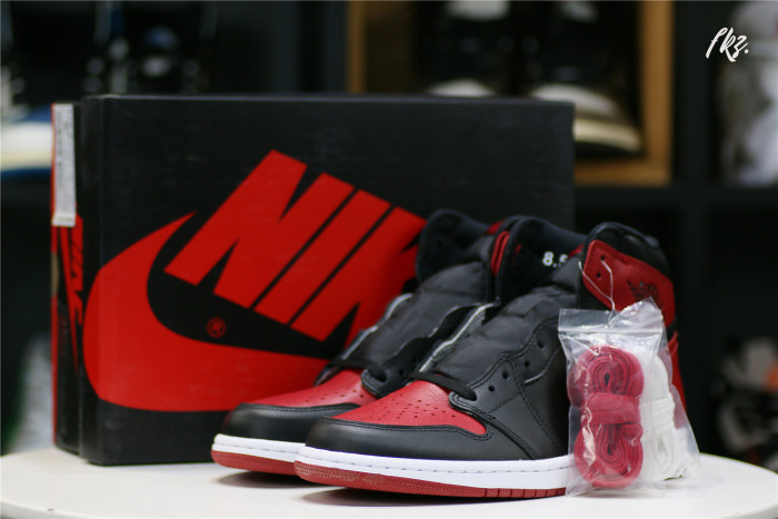 Air Jordan 1 Retro High   Banned  (GS)