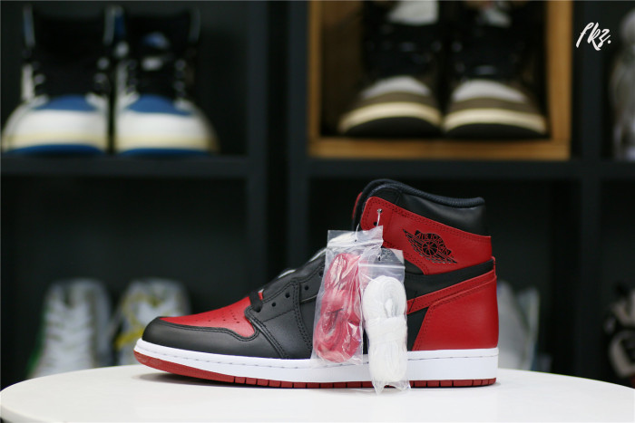 Air Jordan 1 Retro High   Banned  (GS)