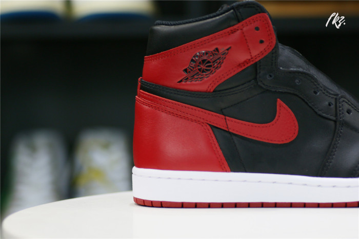 Air Jordan 1 Retro High   Banned  (GS)