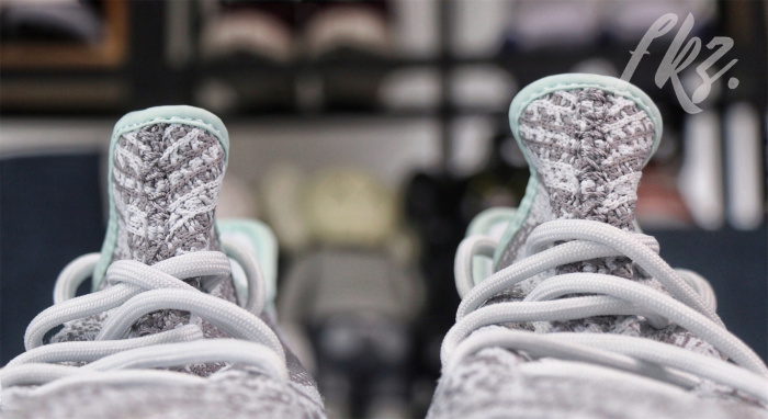 Yeezy 350 Boost V2  Blue Tint  2017 (LN5 A1)