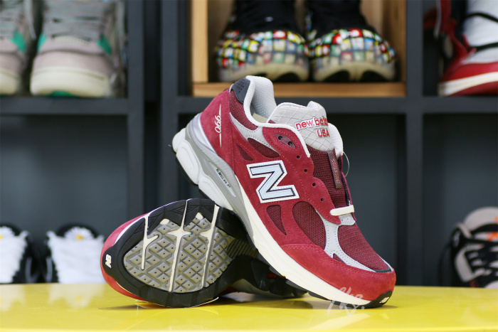 NEW BALANCE 990V3 Red