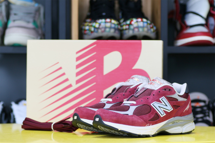 NEW BALANCE 990V3 Red