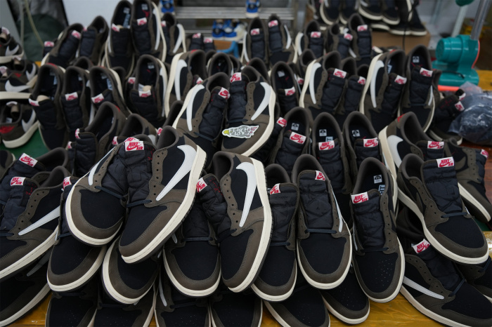 Travis Scott X Air Jordan 1 Low 'Cactus Jack'  (LN5 A1 Batch)