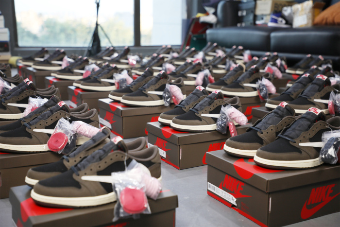 Travis Scott X Air Jordan 1 Low 'Cactus Jack'  (LN5 A1 Batch)