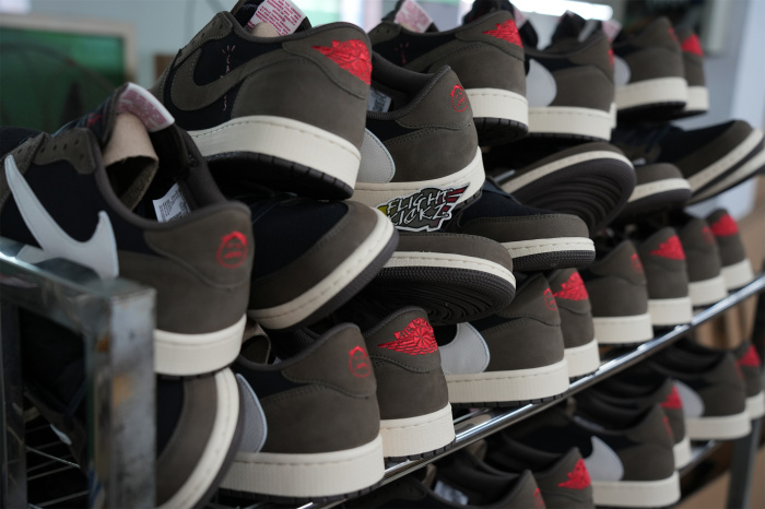Travis Scott X Air Jordan 1 Low 'Cactus Jack'  (LN5 A1 Batch)