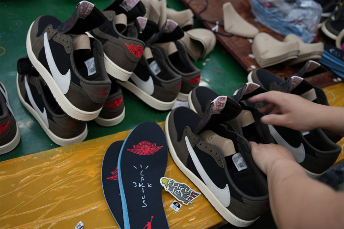 Travis Scott X Air Jordan 1 Low 'Cactus Jack'  (LN5 A1 Batch)