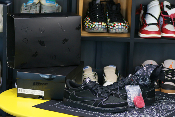 Travis Scott x Nike Air Jordan 1 Low OG “Black/Phantom”  (LN5 A1 Batch)