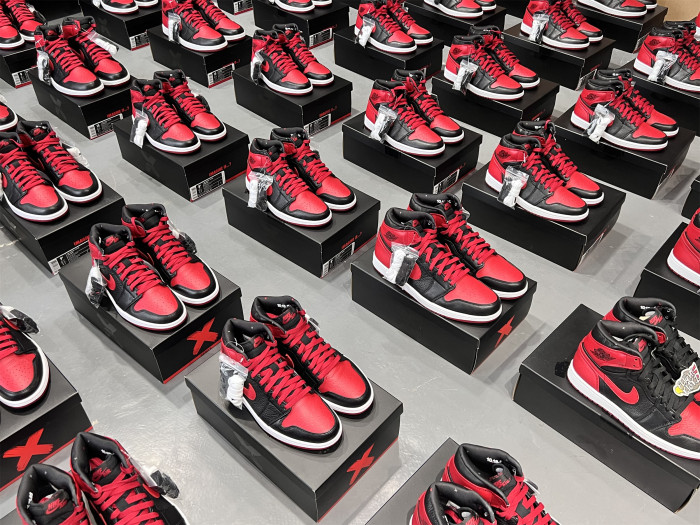 Air Jordan 1 OG  Banned/Bred  2011 (LN5 A1 Batch)