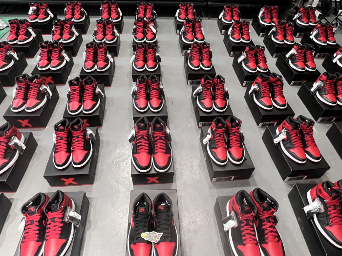 Air Jordan 1 OG  Banned/Bred  2011 (LN5 A1 Batch)