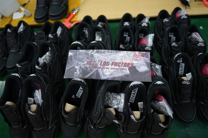 Travis Scott x Nike Air Jordan 1 Low OG “Black/Phantom”  (LN5 A1 Batch)
