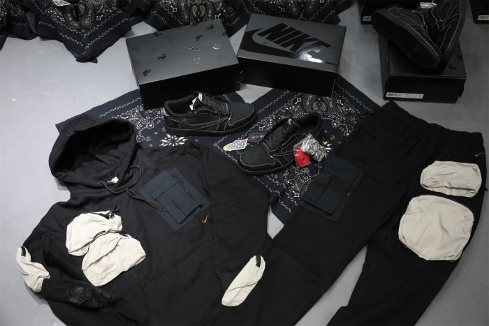 Travis Scott x Nike Air Jordan 1 Low OG “Black/Phantom”  (LN5 A1 Batch)