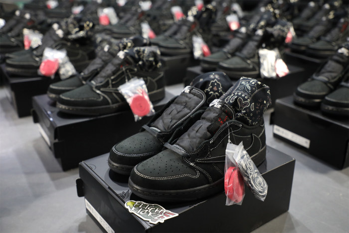 Travis Scott x Nike Air Jordan 1 Low OG “Black/Phantom”  (LN5 A1 Batch)