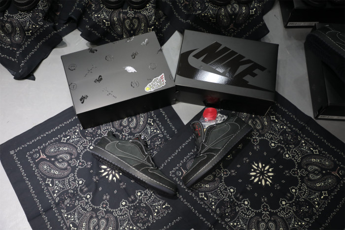 Travis Scott x Nike Air Jordan 1 Low OG “Black/Phantom”  (LN5 A1 Batch)