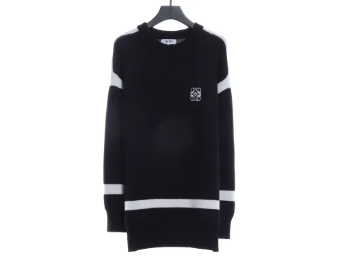 LOEVVE 22FW Ribbon Embroidered Crew Neck Sweater