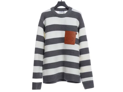 Loevve 22SS autumn and winter new round neck striped patch sweater