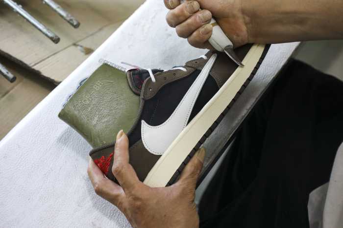 Travis Scott X Air Jordan 1 Low 'Cactus Jack'  Kid