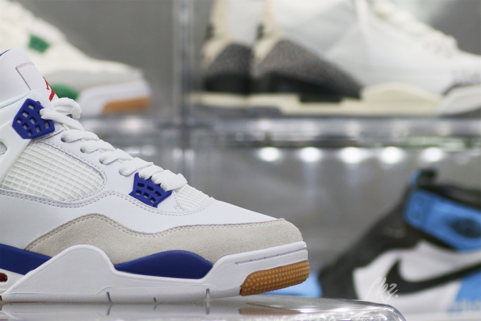 Nike SB x Air Jordan 4 “Sapphire”