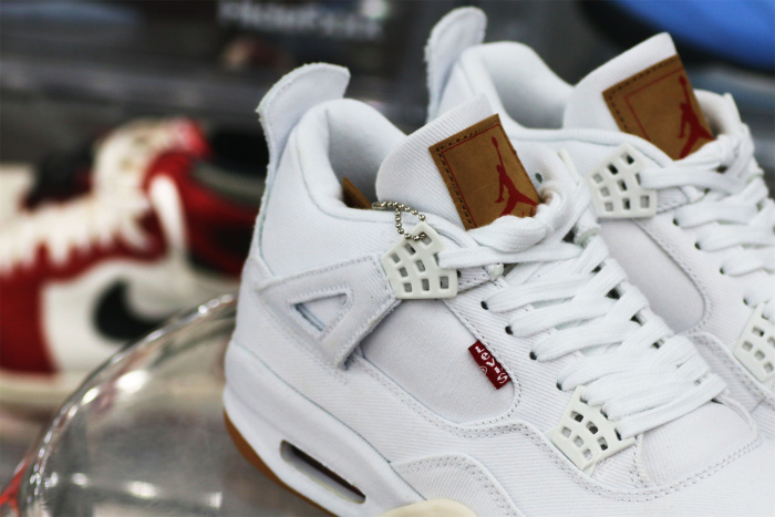 Air Jordan 4 Retro Levi's White (Levi's Tag)