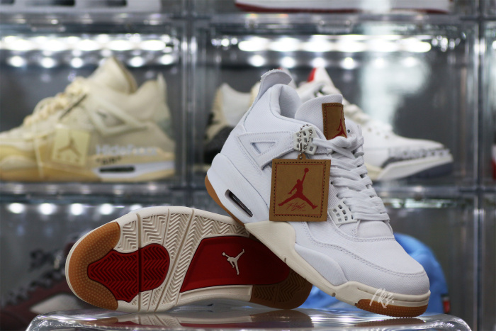 Air Jordan 4 Retro Levi's White (Levi's Tag)