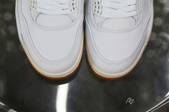 Air Jordan 4 Retro Levi's White (Levi's Tag)