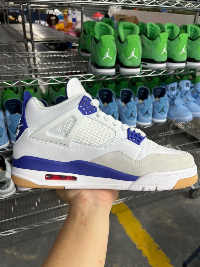 Nike SB x Air Jordan 4 “Sapphire”