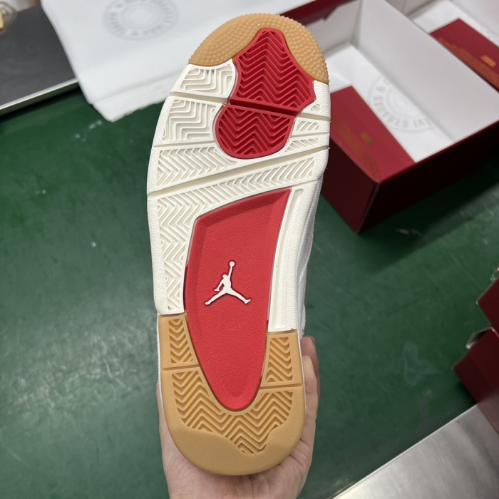 Air Jordan 4 Retro Levi's White (Levi's Tag)