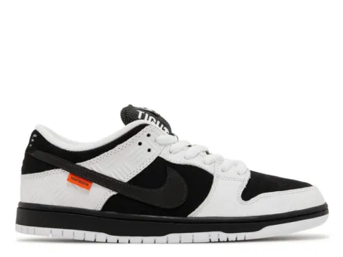 Nike SB Dunk Low TIGHTBOOTH