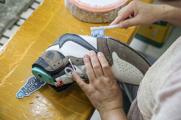 Travis Scott x Air Jordan 1  2019 (LN5 A1 Batch)