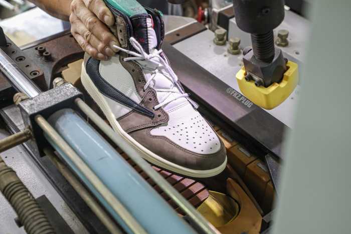 Travis Scott x Air Jordan 1  2019 (LN5 A1 Batch)