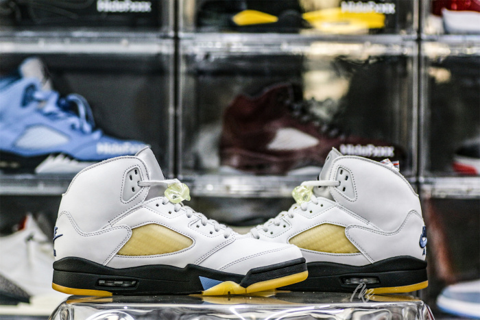 A Ma Maniere Air Jordan 5 SP  Photon Dust/Diffused Blue WMS(LN5 A1)