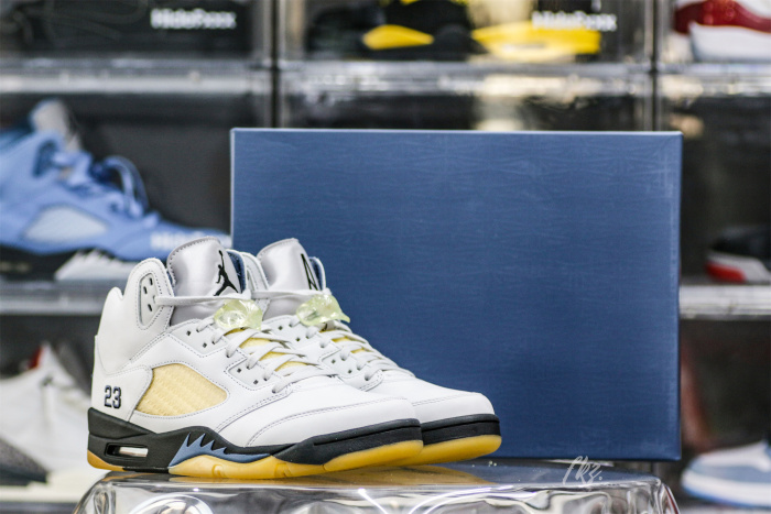A Ma Maniere Air Jordan 5 SP  Photon Dust/Diffused Blue WMS(LN5 A1)