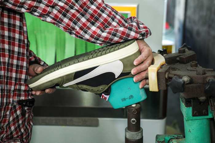 Travis Scott x Air Jordan 1 Low Black Olive  (LN5 A1 Batch)