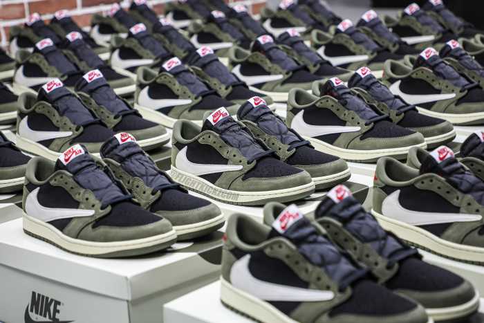 Travis Scott x Air Jordan 1 Low Black Olive  (LN5 A1 Batch)