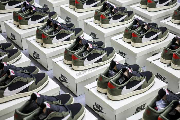 Travis Scott x Air Jordan 1 Low Black Olive  (LN5 A1 Batch)