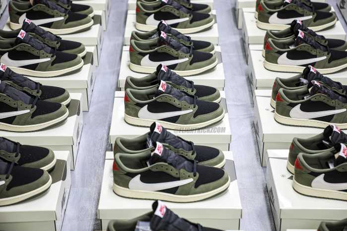 Travis Scott x Air Jordan 1 Low Black Olive  (LN5 A1 Batch)