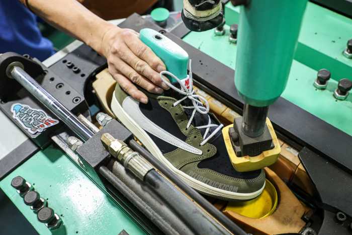 Travis Scott x Air Jordan 1 Low Black Olive  (LN5 A1 Batch)