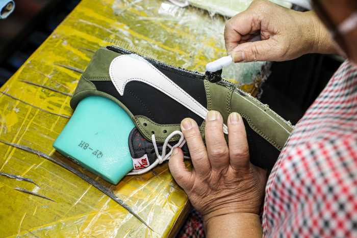 Travis Scott x Air Jordan 1 Low Black Olive  (LN5 A1 Batch)