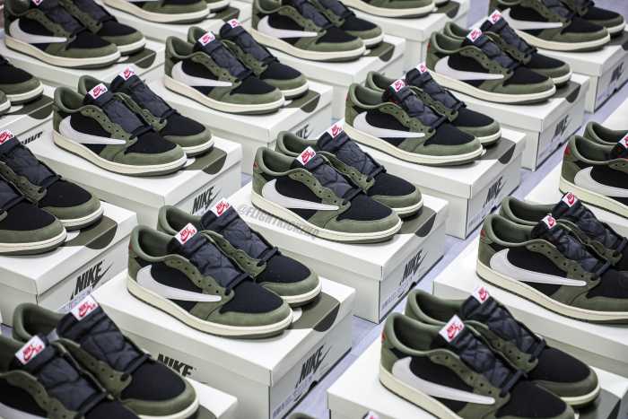 Travis Scott x Air Jordan 1 Low Black Olive  (LN5 A1 Batch)