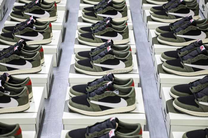 Travis Scott x Air Jordan 1 Low Black Olive  (LN5 A1 Batch)