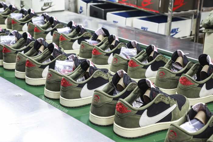 Travis Scott x Air Jordan 1 Low Black Olive  (LN5 A1 Batch)