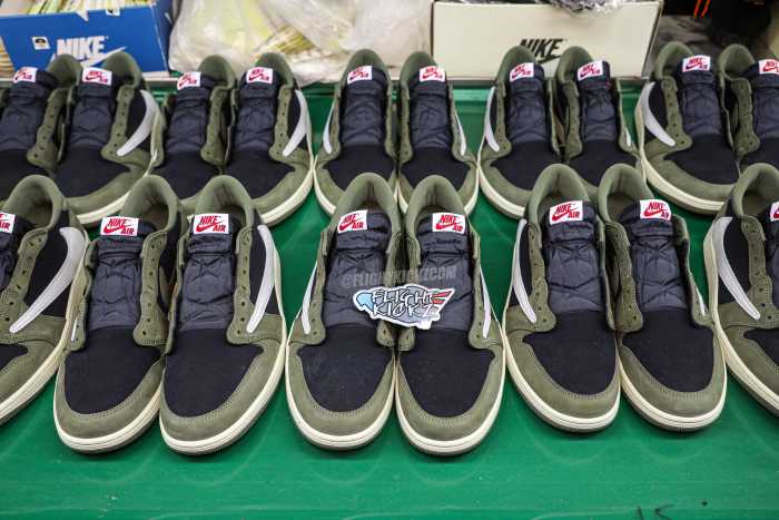 Travis Scott x Air Jordan 1 Low Black Olive  (LN5 A1 Batch)