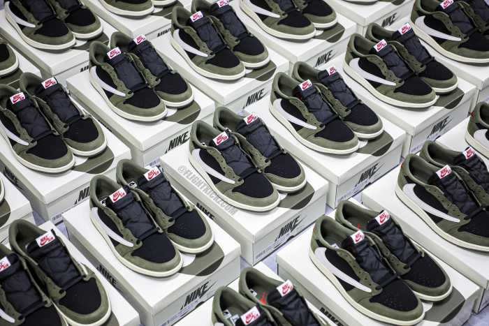 Travis Scott x Air Jordan 1 Low Black Olive  (LN5 A1 Batch)