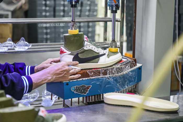 Travis Scott x Air Jordan 1 ' Medium Olive' (LN5 A1 Batch)
