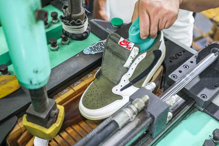 Travis Scott x Air Jordan 1 ' Medium Olive' (LN5 A1 Batch)